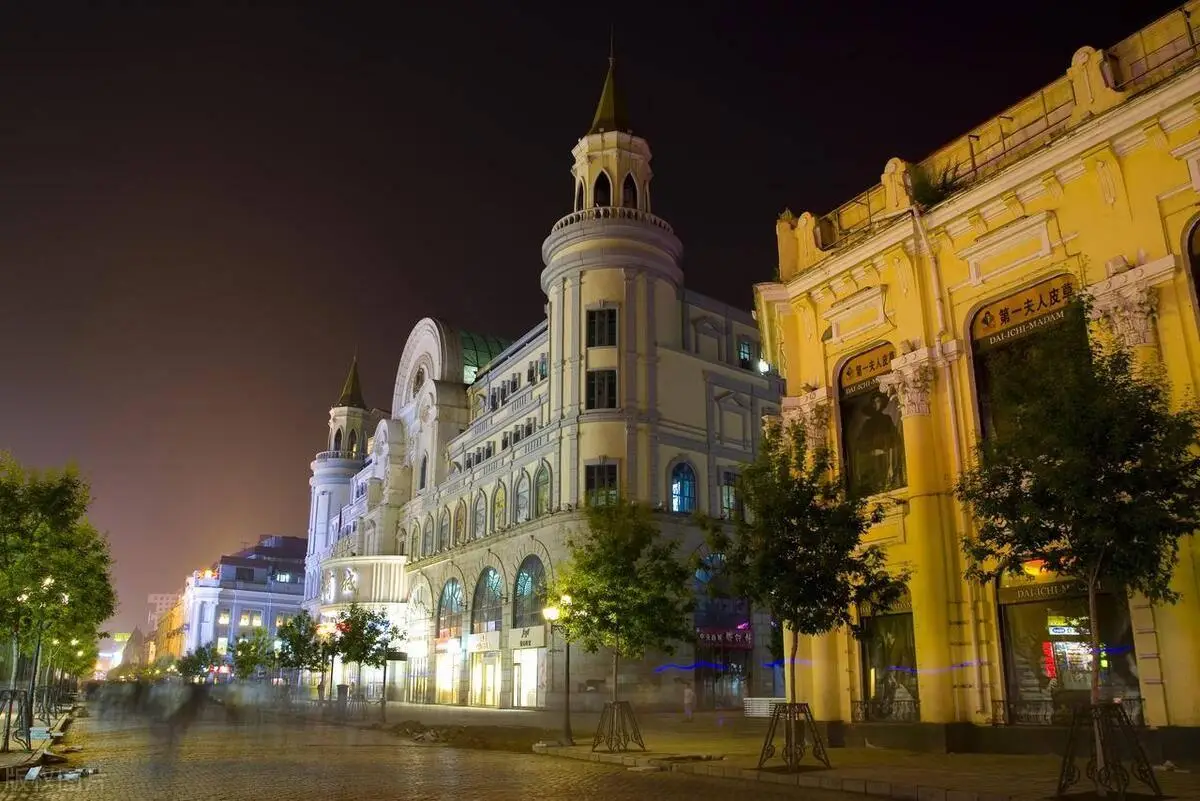 哈尔滨冰雪大世界旅游攻略_黑龙江旅游景点排名前十_黑龙江省大庆旅游攻略