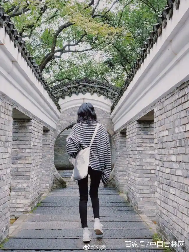 夏季旅游拍照技巧_旅行摄影姿势指南_摄影旅游攻略