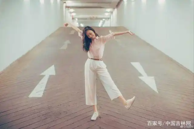 夏季旅游拍照技巧_旅行摄影姿势指南_摄影旅游攻略