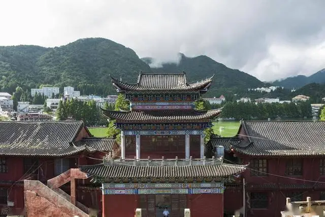 咸宁到武当山旅游攻略_咸宁洋楼洞古镇旅游攻略_咸宁赤壁古战场旅游攻略
