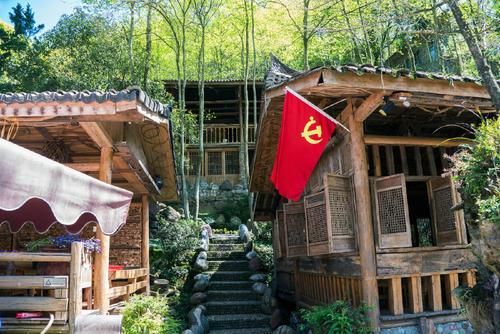 徒步穿越 重温长征路 感受红色年代的那份激情
