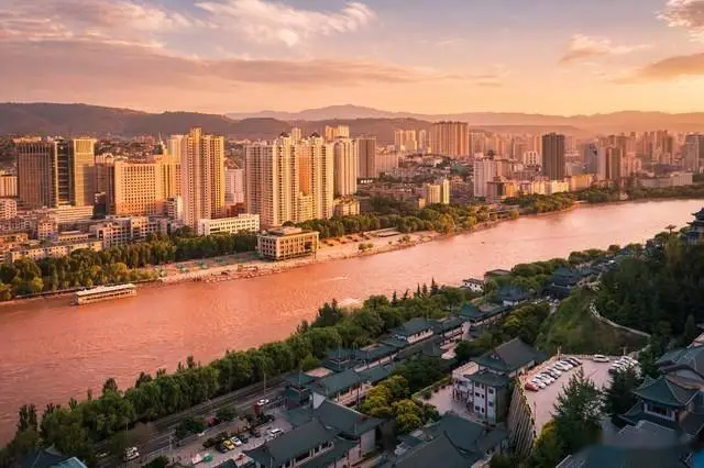 甘肃省博物馆中山桥白塔山公园正宁路夜市攻略_兰州旅游路线推荐_兰州自由行旅游攻略