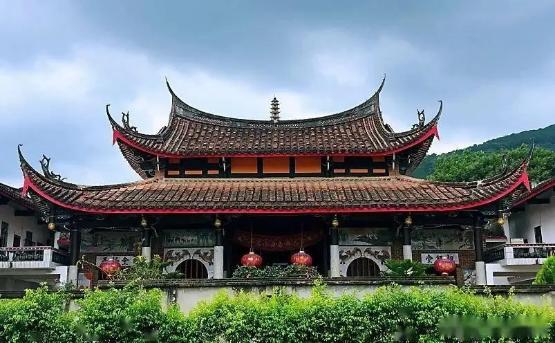 九鲤湖旅游攻略_莆田九鲤湖景点介绍_莆田菜溪岩旅游攻略