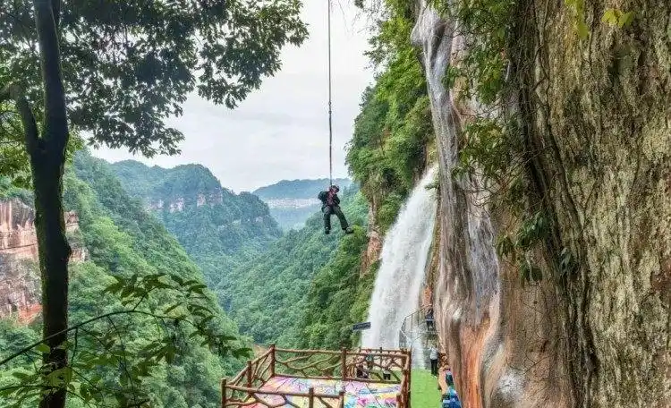 重庆附近旅游攻略_武隆仙女山旅游攻略_重庆夏季避暑旅游