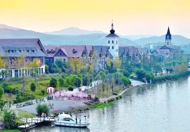 金堂科玛小镇旅游攻略_成都科玛小镇_欧式风情小镇