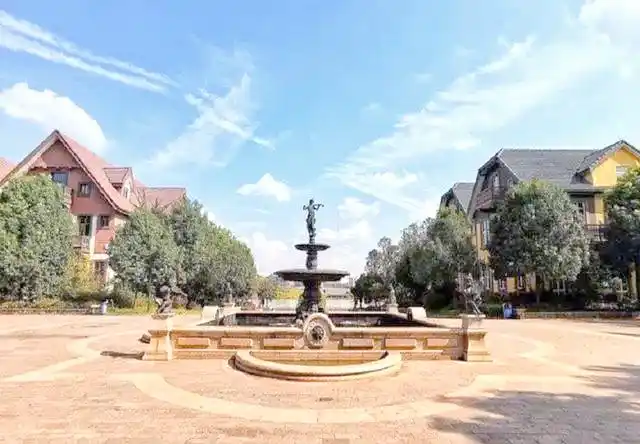 欧式风情小镇_成都科玛小镇_金堂科玛小镇旅游攻略