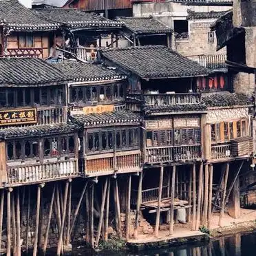 春节湖南凤凰旅游攻略_凤凰古城旅行攻略必做避坑指南_凤凰古城交通指南游玩路线