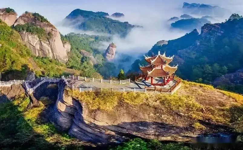 龙岩十大必玩景点_冠豸山旅游攻略_龙岩旅游攻略自驾