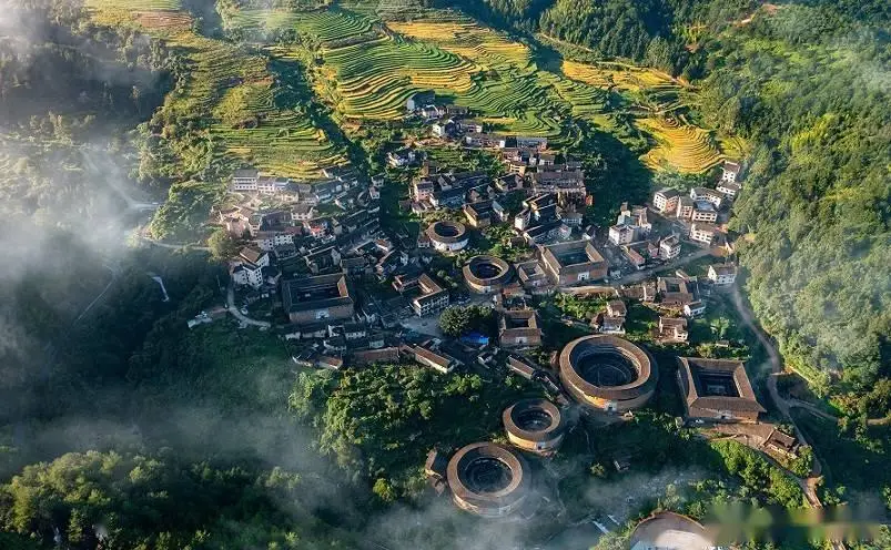 龙岩旅游攻略自驾_龙岩十大必玩景点_冠豸山旅游攻略
