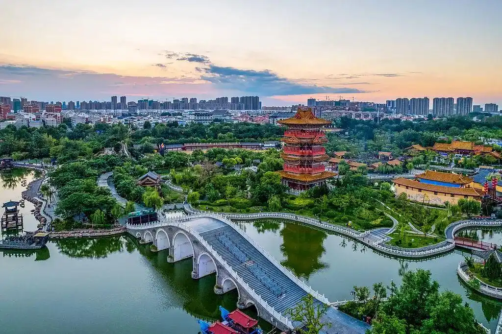 河南避暑旅游攻略_开封旅游攻略2026_河南夏季清凉景点推荐