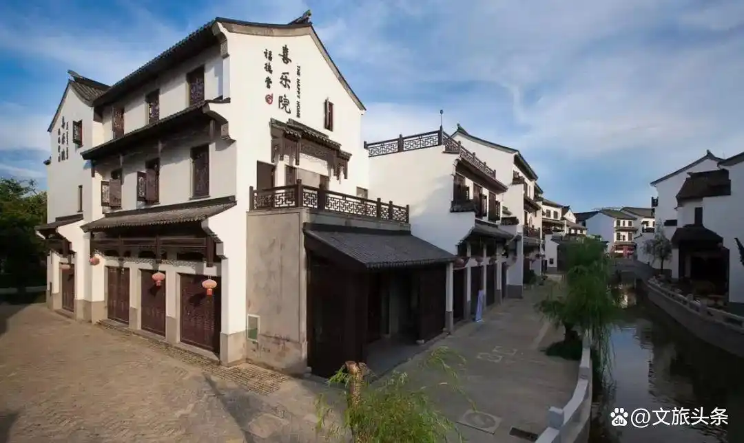 东风韵艺术小镇玻璃桥_弥勒旅游攻略必去景点_弥勒深度游攻略
