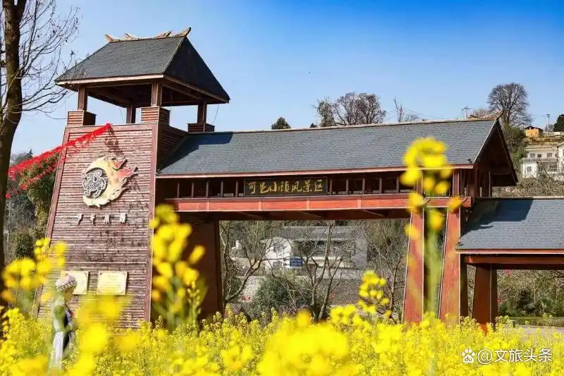 弥勒旅游攻略必去景点_弥勒深度游攻略_东风韵艺术小镇玻璃桥