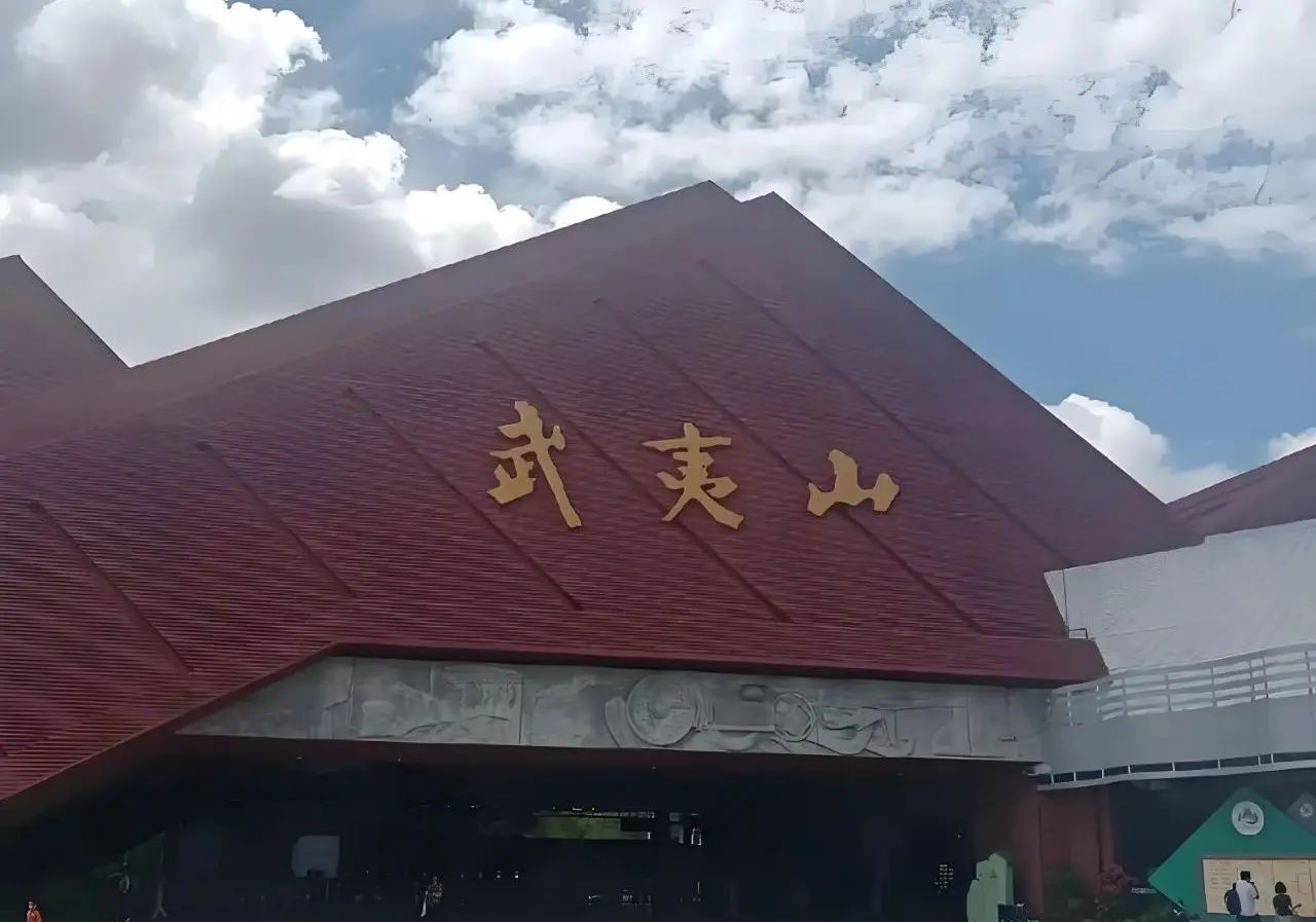 武夷山名字的由来_武夷山旅游攻略及花费_武夷山自然景观特色