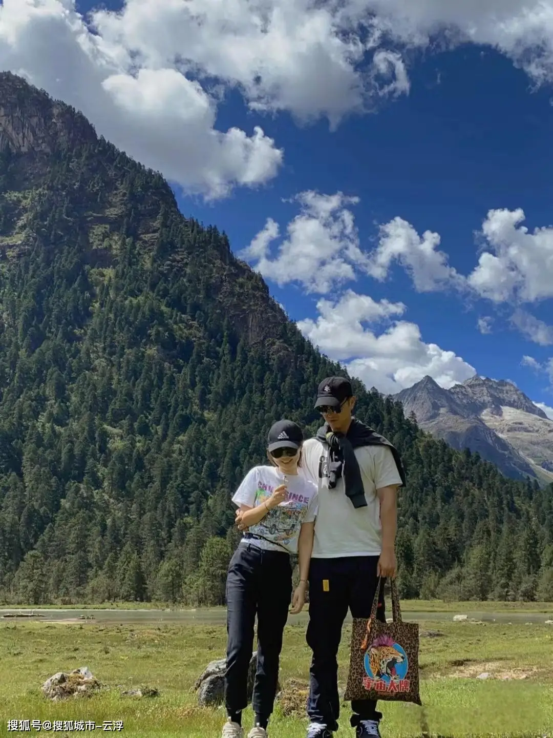 西藏林芝旅游穿衣搭配_林芝4月旅游攻略_林芝桃花旅游攻略3-4天