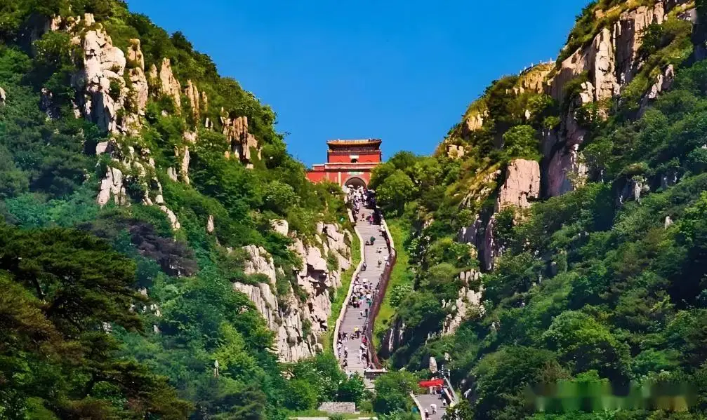 泰安旅游攻略必玩的景点_泰安十大景观地标_泰山日出观测点